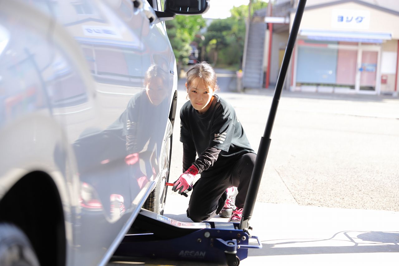 タイヤ交換作業