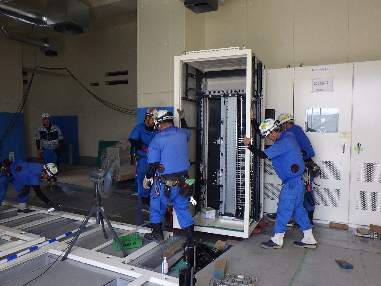 配電盤搬入作業